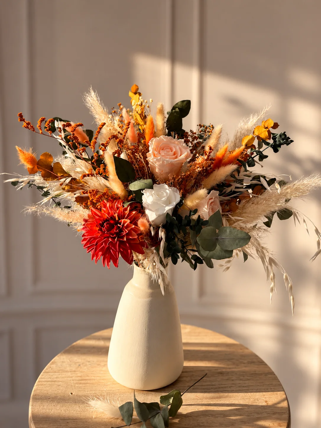 Bouquet d'Automne Olympe - Dahlia Orange & Roses Stabilisées | Cygnelys